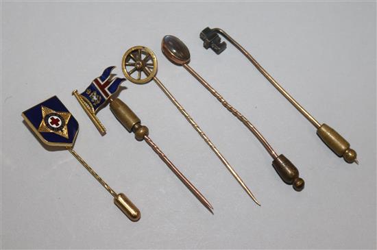 A 9ct gold and enamelled stock pin, two yellow metal stock pis and two other pins.